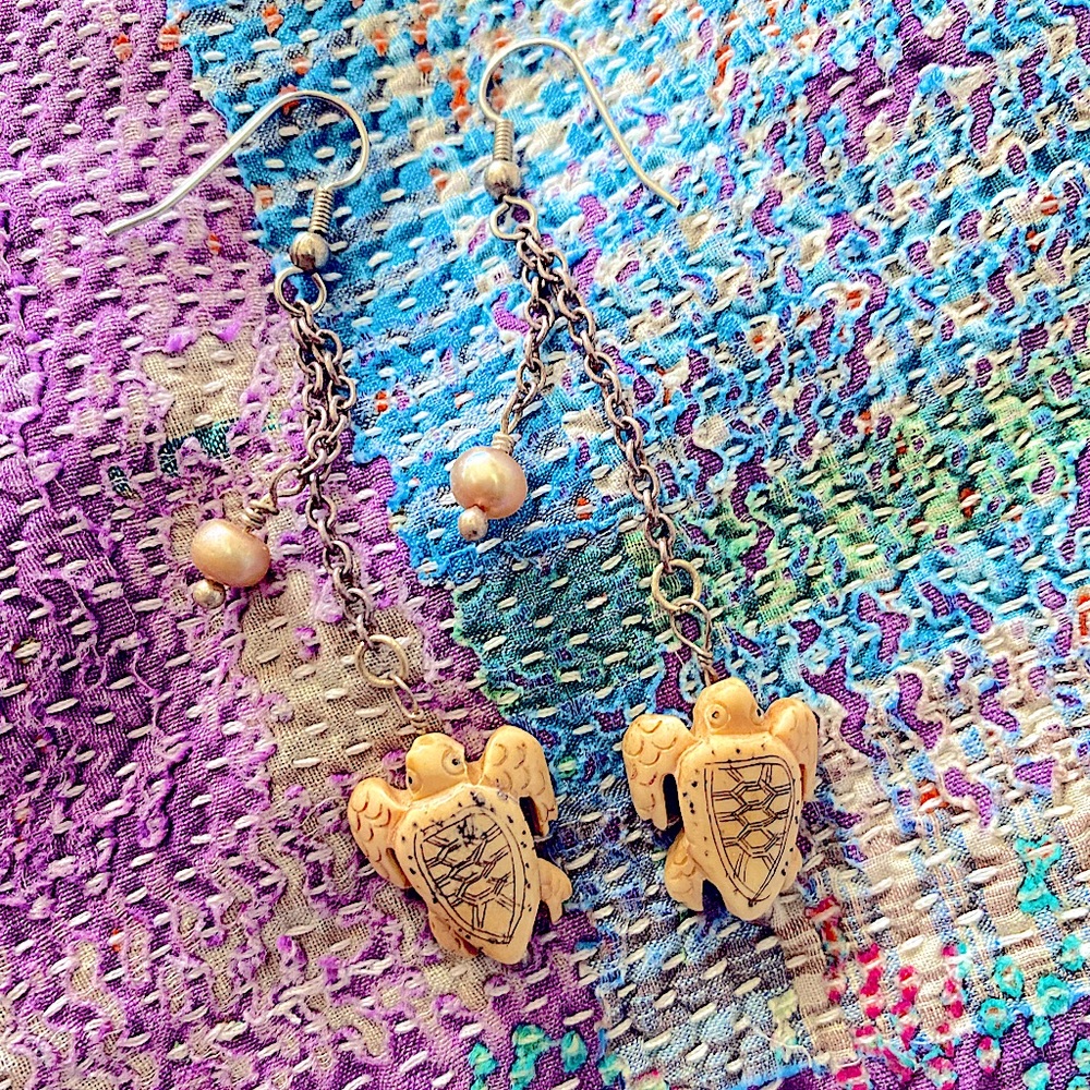 Carved sea 🌊 turtle 🐢 bone beads with pastel freshwater pearl earrings